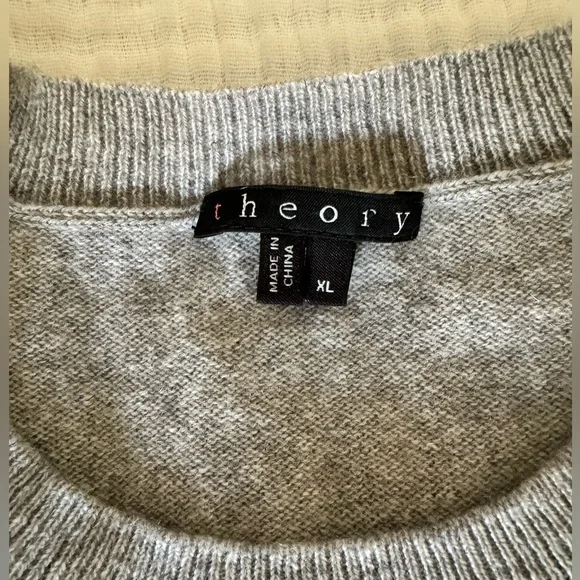 Theory 100% Cashmere Crewneck Sweater – Size L/ XL - Picture 5 of 5